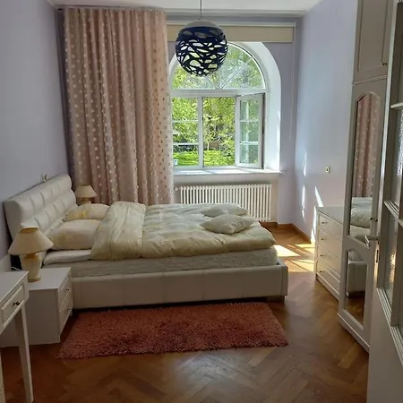 3-toaline Ajaloolises Majas Apartament