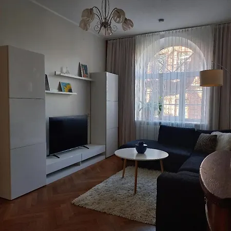 Apartment Large 3-room In A Historic House *