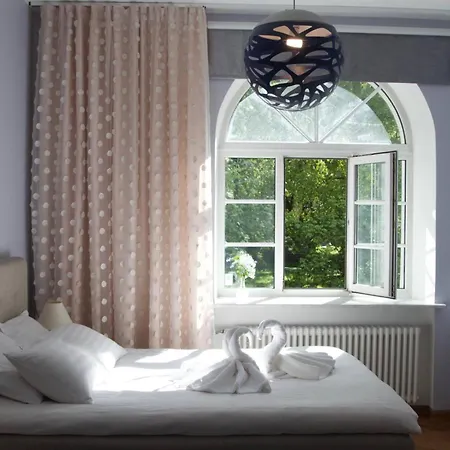 Large 3-room In A Historic House تالين