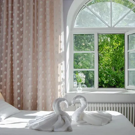 Large 3-room In A Historic House *