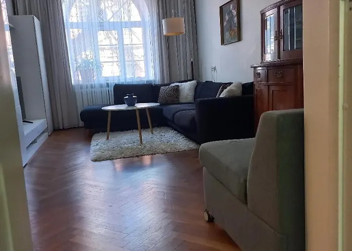 Large 3-room In A Historic House *