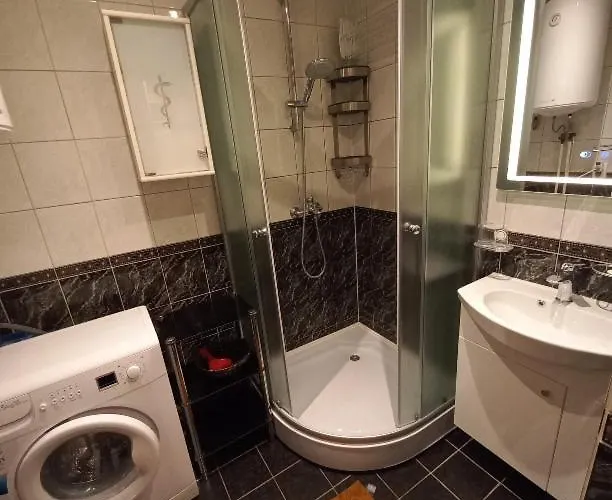 Large 3-room In A Historic House דירה טאלין